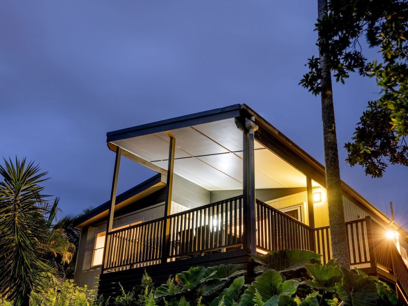 GOLDCOAST CABIN DELUXRETREAT 1 2409
