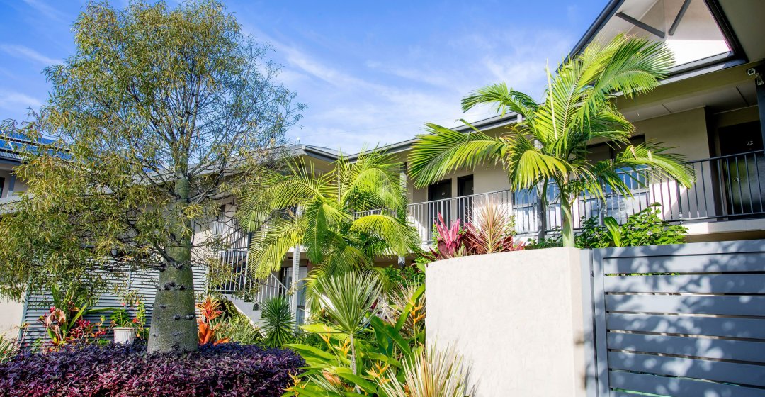Gardens 2 Motel White wall